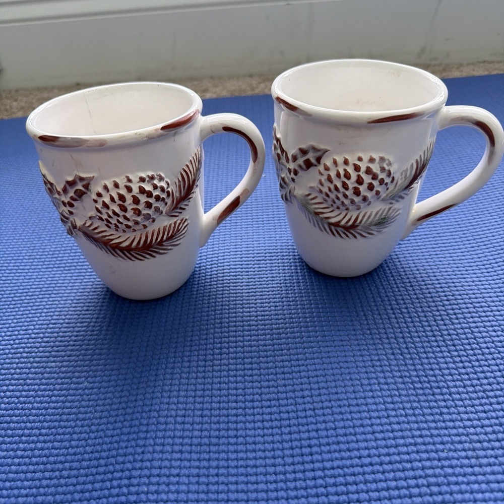 Set of 2 Vintage Decorative Concepts White Pine Coffee Mugs - Christmas